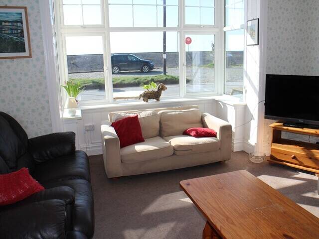 CARDIGAN BAY - SEA FRONT 11 BEDROOM YOUTH HOSTEL