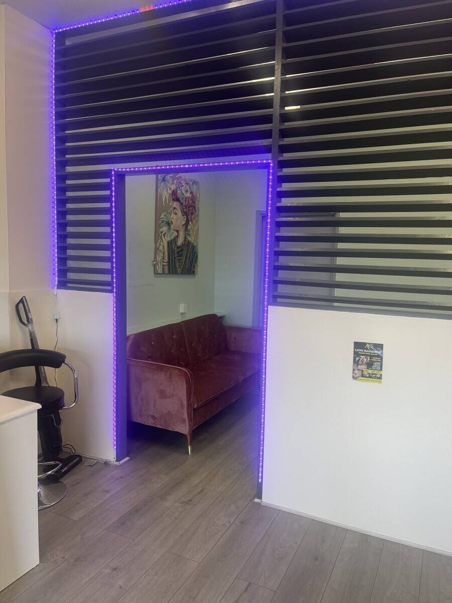 Unisex barber & hair salon is currently available for purchase in Calne Wiltshire Photo 11