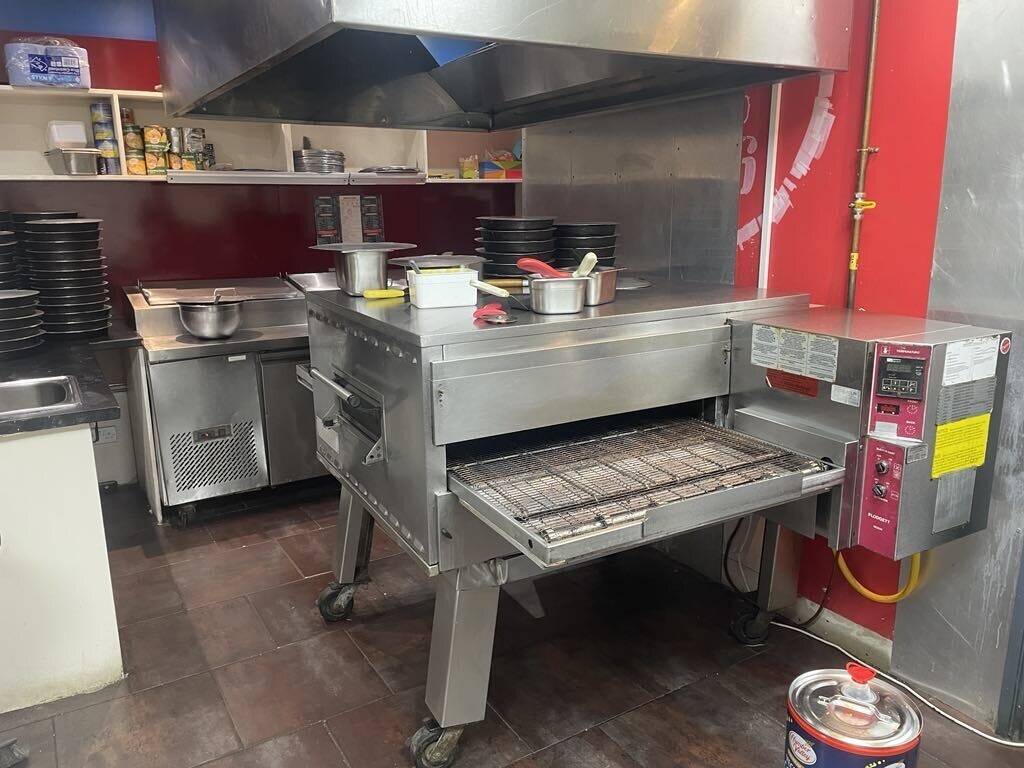 Takeaway & Desserts for sale, spacious workspace allowing alternative uses