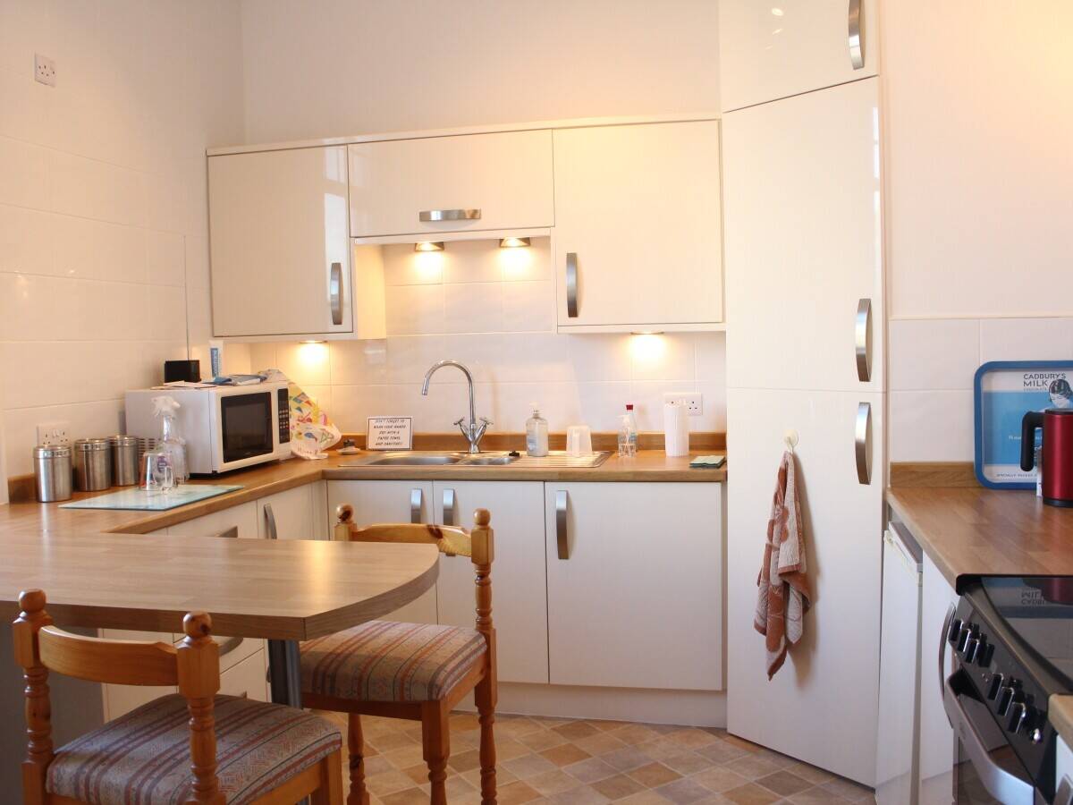 LINCOLNSHIRE COAST - HIGH STREET CAFE WITH 5 DOUBLE BEDROOMS Photo 11