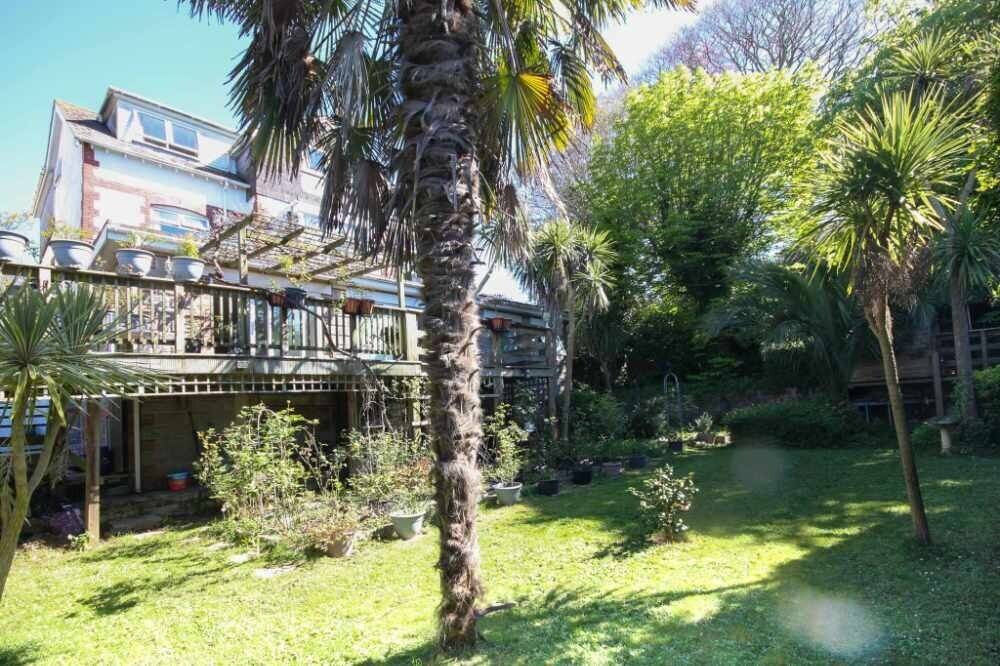A wonderful Victorian 11-bedroom En suite guesthouse