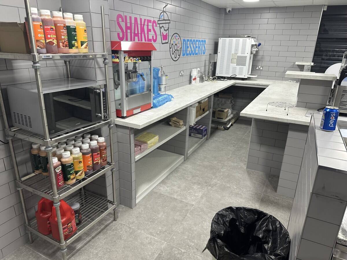Takeaway Newly Built  Photo 11