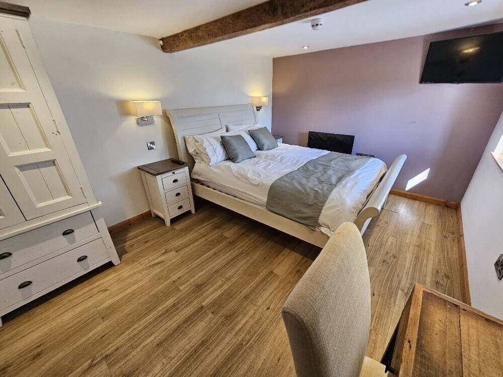 Impressive & Profitable High Turnover Devon Village Inn With 4 Letting Rooms & 3 Bed Accommodation