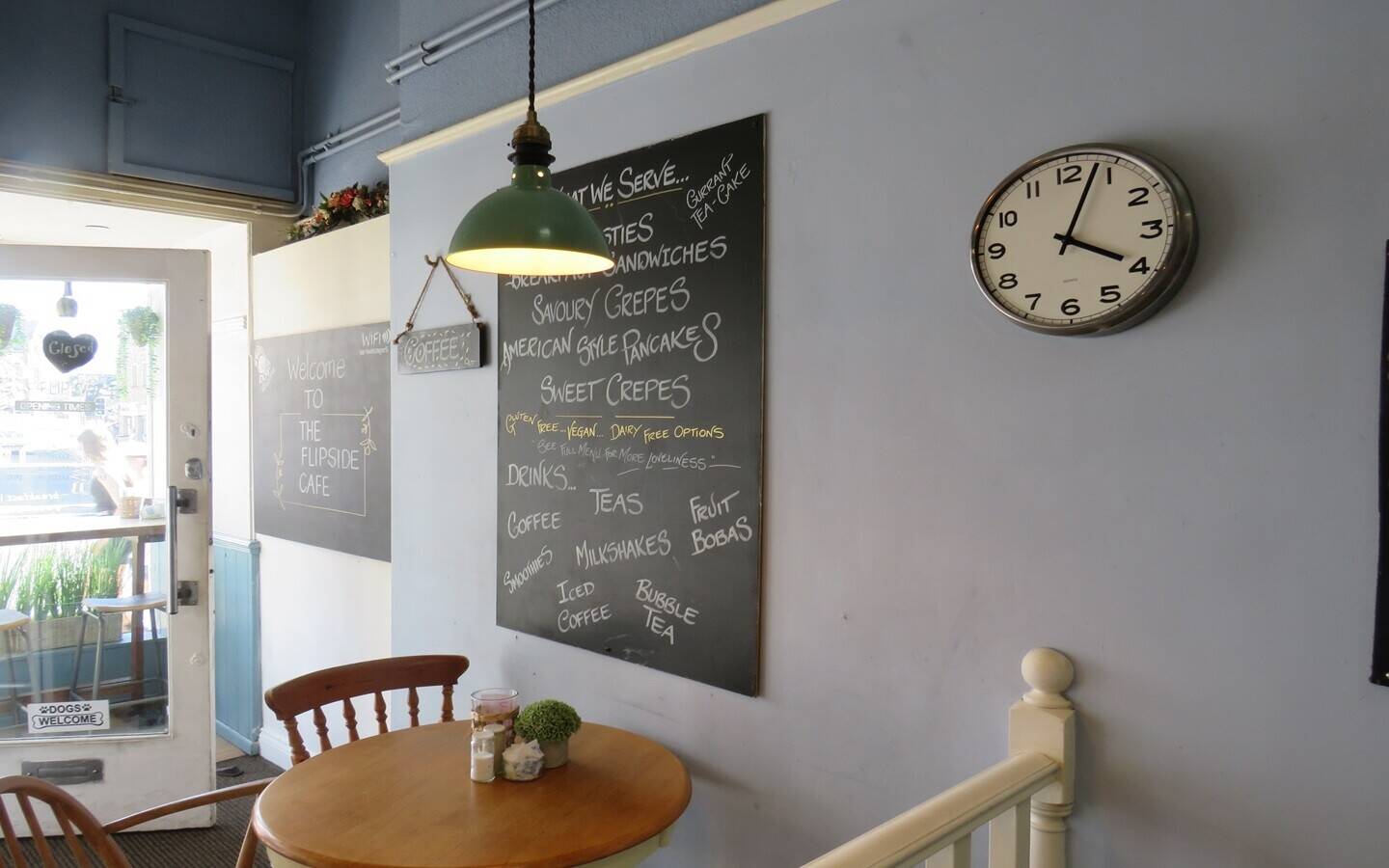 Delightful, Very Well-known Cafe and Creperie Business