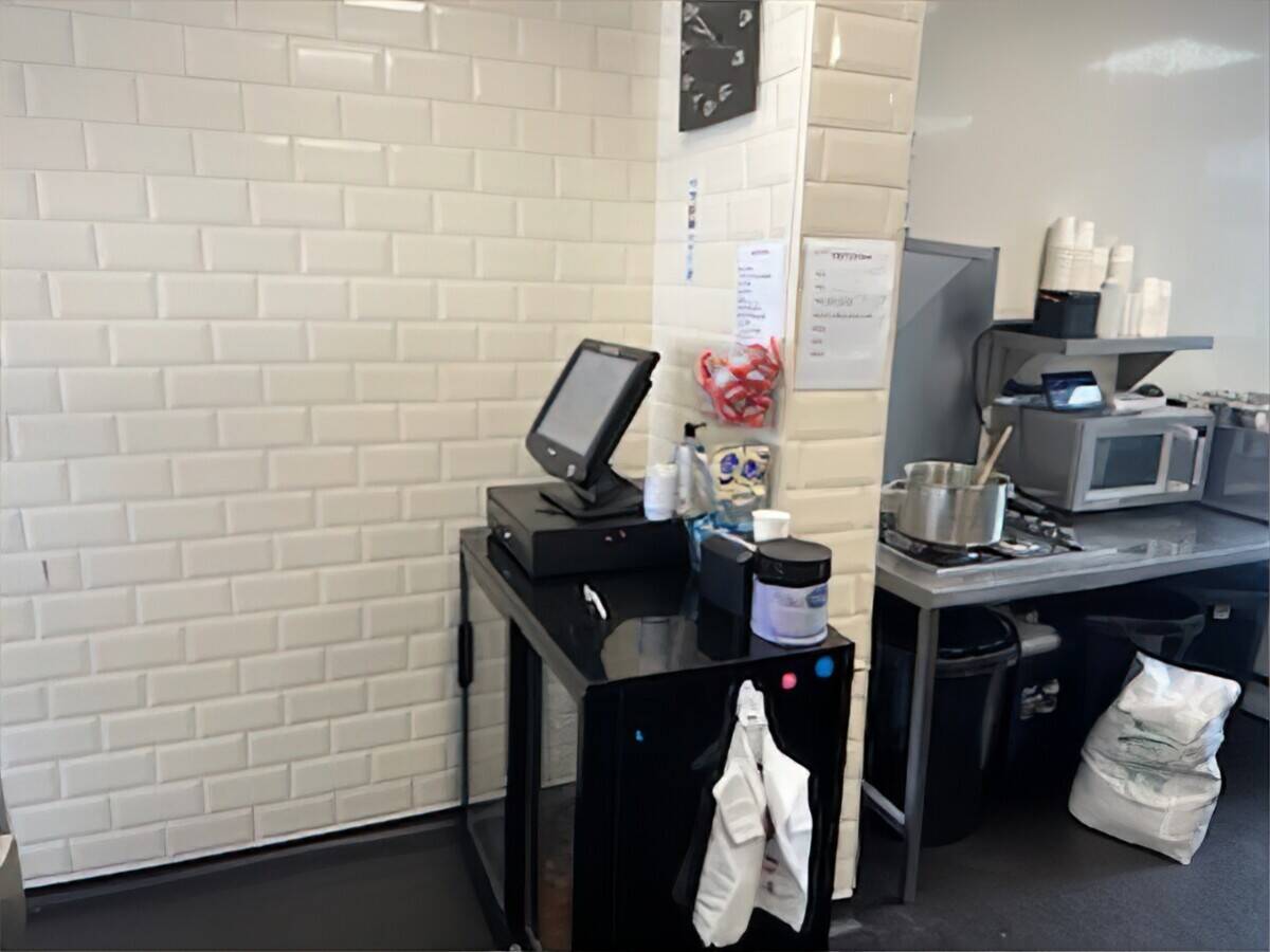 TRADITIONAL FISH AND CHIPS TAKEAWAY IN VERY SOUGHT AFTER LOCATION IN TEESSIDE Photo 11