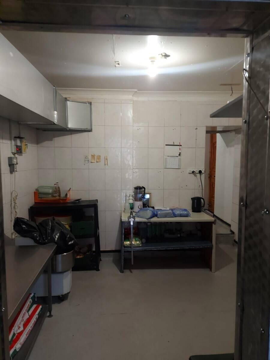 Kebab and pizza shop Photo 11