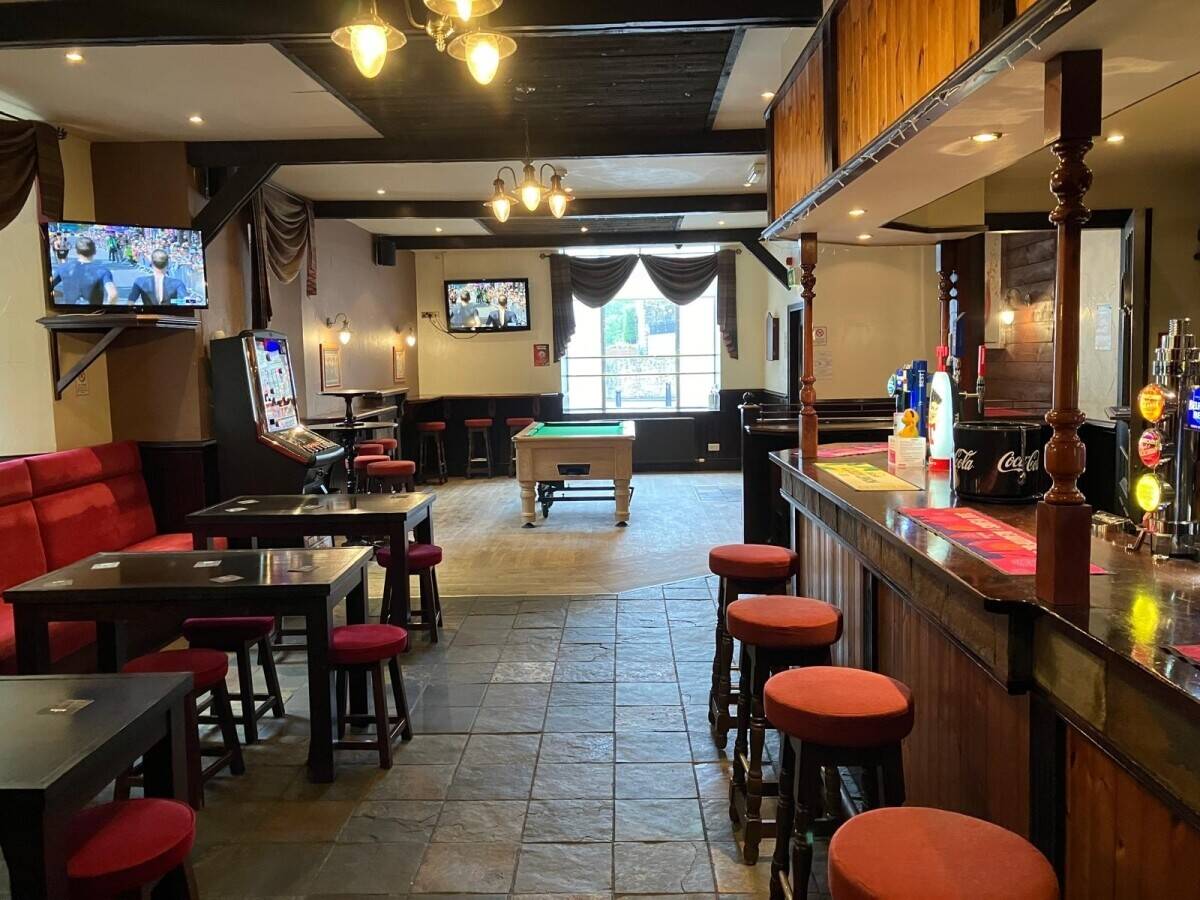 Popular Tourist Restaurant in Historic Burgh Photo 11