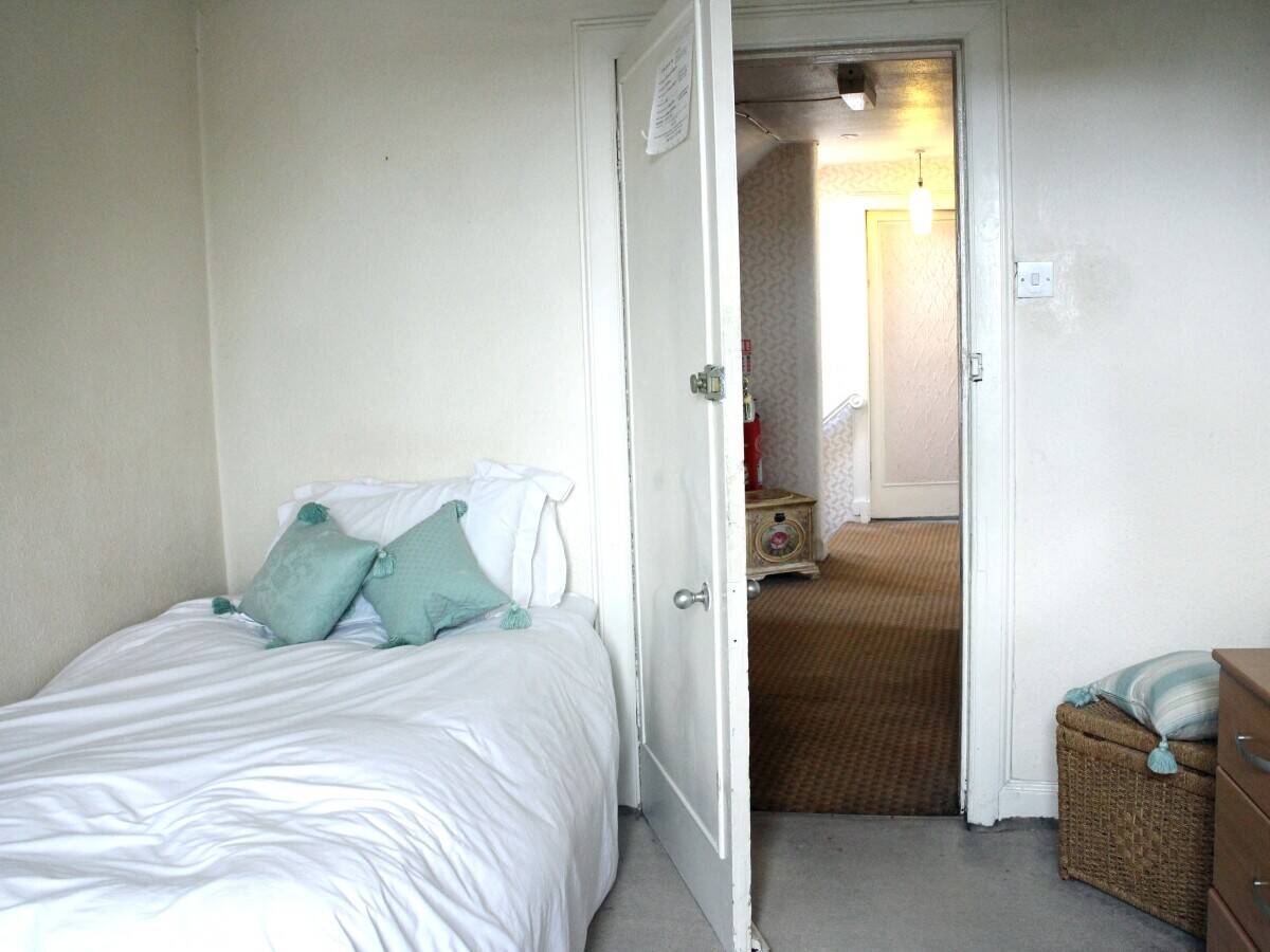 AYRSHIRE – 8 BEDROOM HOTEL AND BAR WITH CAR PARK Photo 11