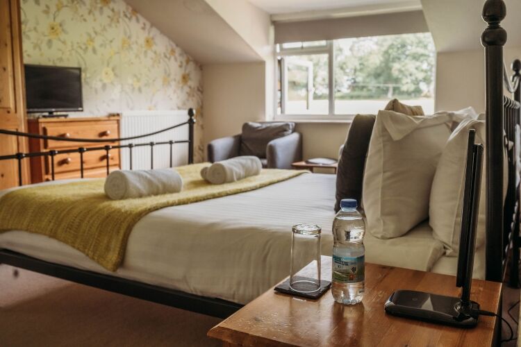 BEAUTIFUL 13 BED GUEST HOUSE with LOVELY OWNERS ACCOM, POWYS Photo 11
