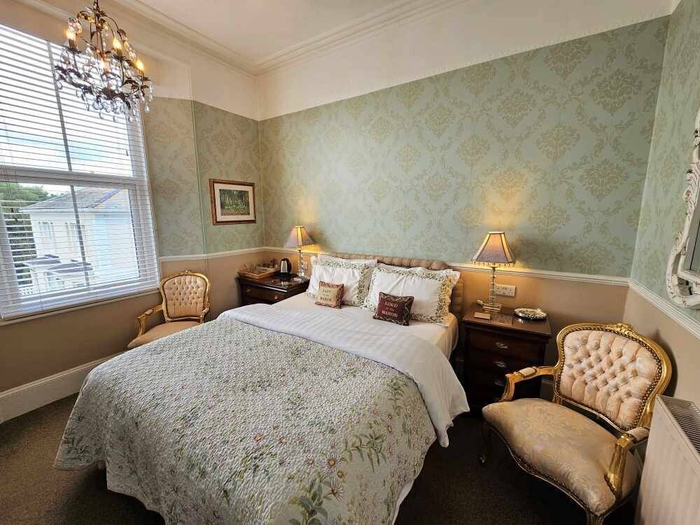 A Luxurious 7 Bedroom Guest House for sale Photo 11