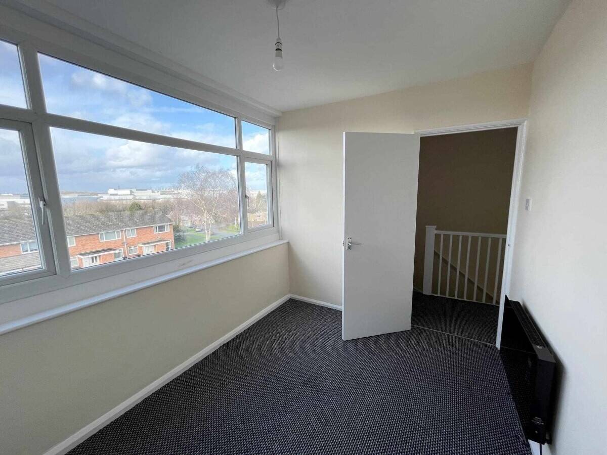 Freehold Salon and 2 bed flat for sale in Solihull Photo 12