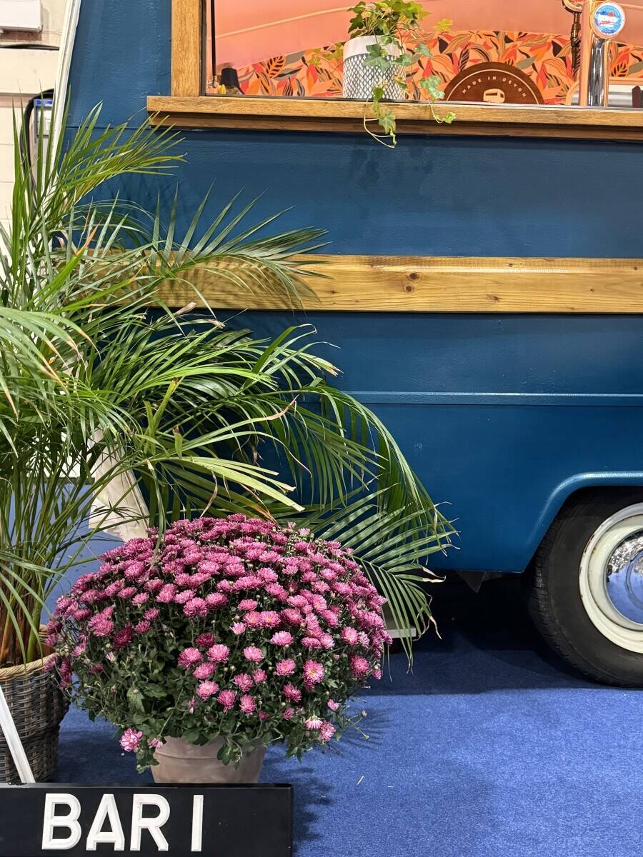 Vintage Caravan Mobile Bar Photo 11