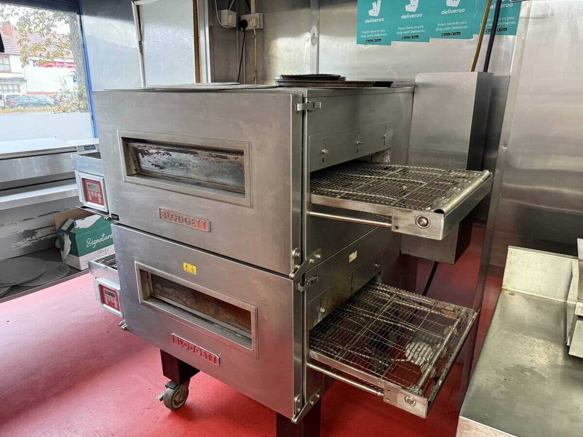 Reduced to &pound;33K Pizza Takeaway Birmingham Northfield with 2-bed flat - Day One Income Photo 11