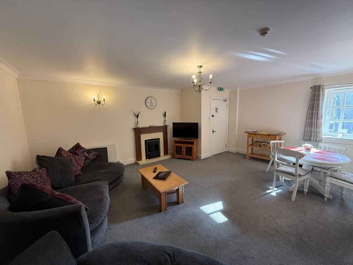A superb hotel located in a sought-after village in the Scottish Borders (ref 1734)