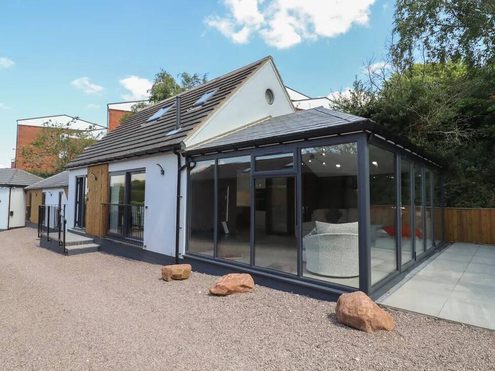 Turnkey Holiday Let Business – 4 Units, Land & Fishing Lake – Fully Operational Investment