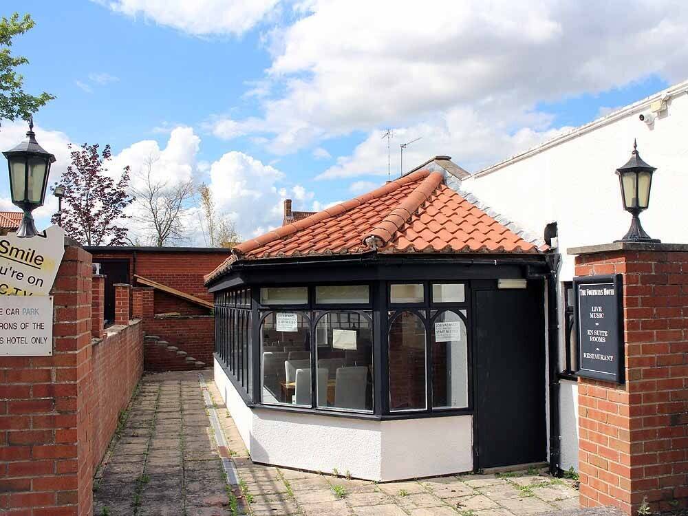 NOTTINGHAMSHIRE - 9 BEDROOM HOTEL, BAR AND RESTAURANT WITH CAR PARK Photo 11
