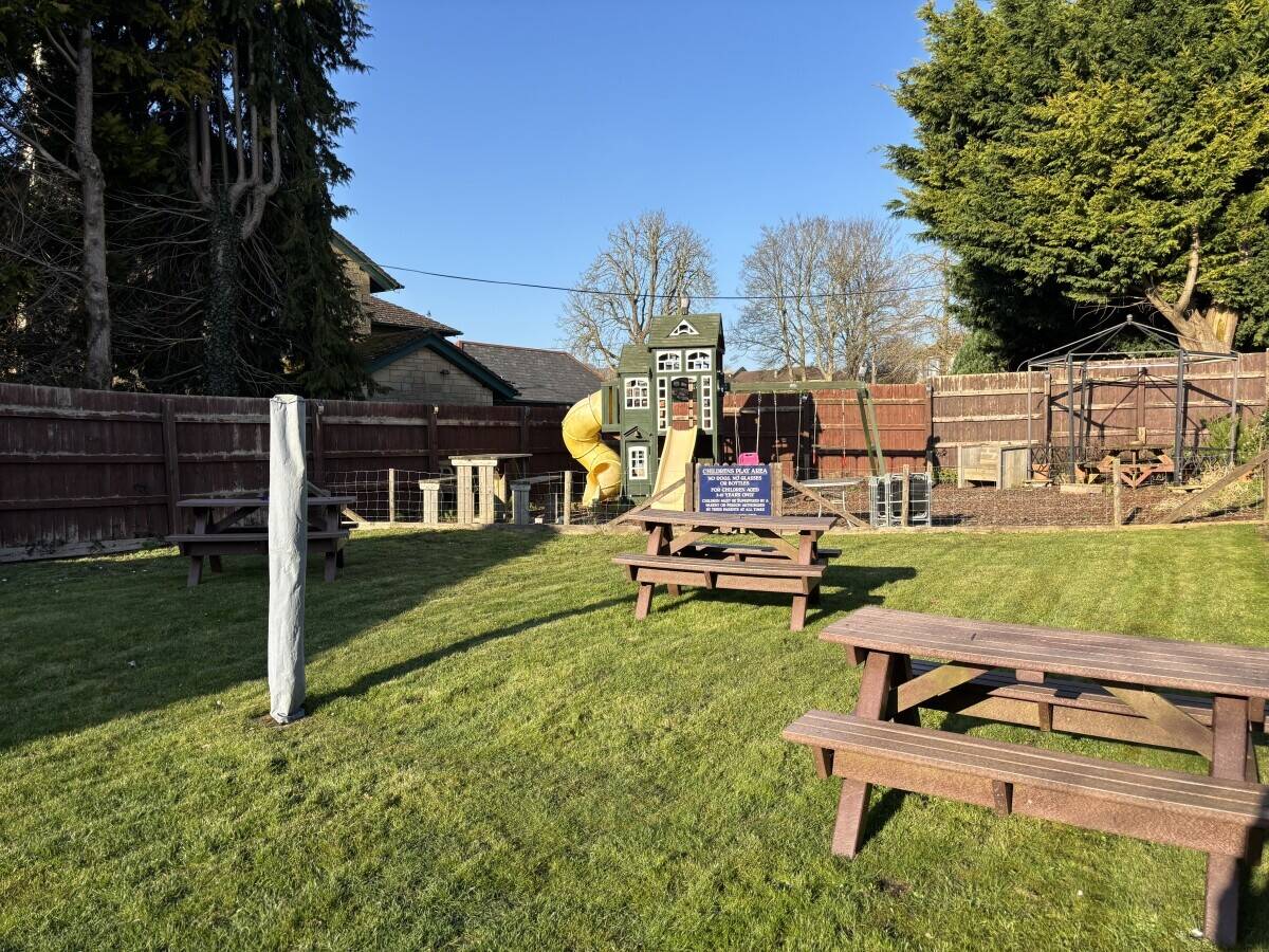 WILTSHIRE - MAIN ROAD FREEHOUSE WITH LETTING ROOMS Photo 11