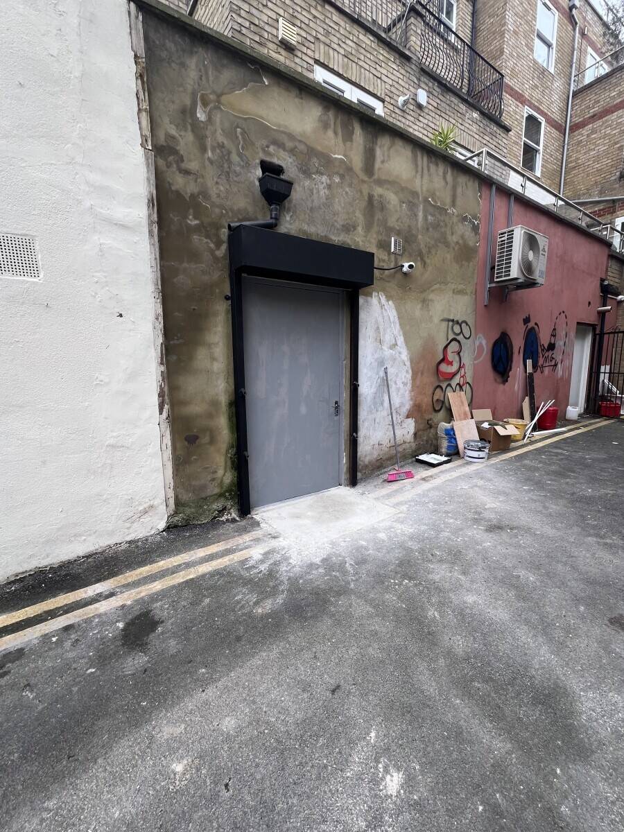 Self contained room to rent in the heart of Hoxton Street Market, with parking all bills included in rent Photo 11