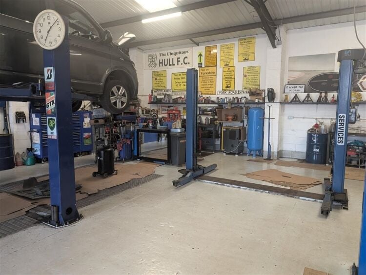 MOTOR VEHICLE GARAGE Photo 11