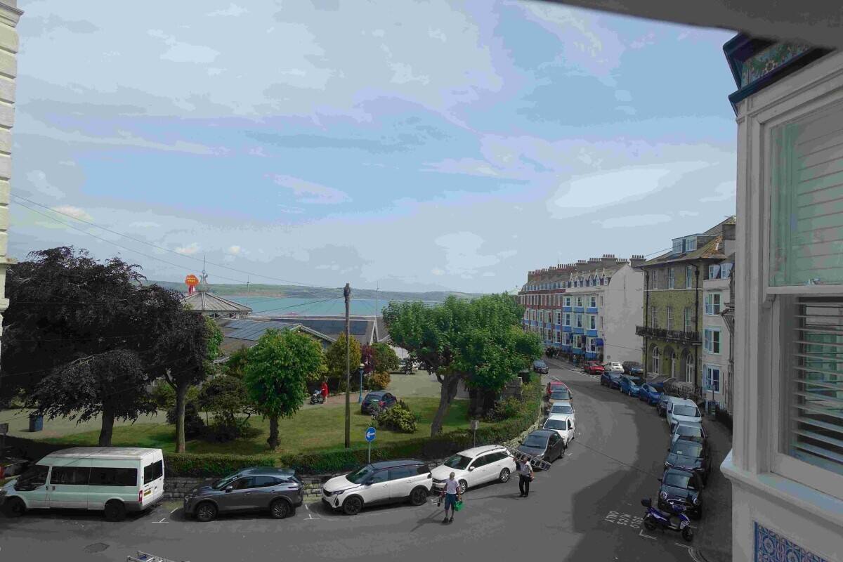 Rare Freehold Weymouth Sea Front Guest House For Sale Photo 11