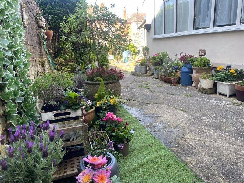 A Rare Freehold Guest House for sale in Weymouth with Car Park! Photo 11