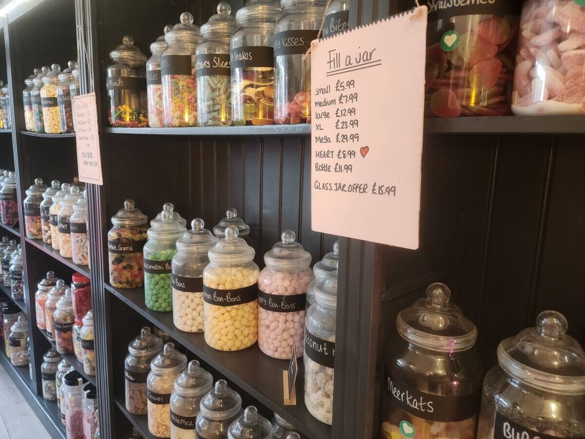 Established Sweet  & Bubble Tea shop in Crowthorne High St - Berkshire Photo 11