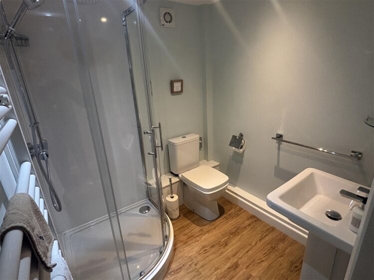 House For Sale in Leeds Photo 11