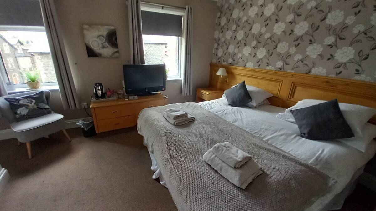 MID WALES - PROMINENT MARKET TOWN HOTEL WITH ESTABLISHED TRADE Photo 11