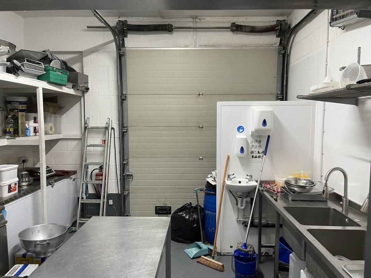 Excellent location dark kitchens for sale - VERY SPACIOUS Photo 11