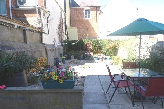 Immaculate Sea View Guest with Pretty Garden Photo 11