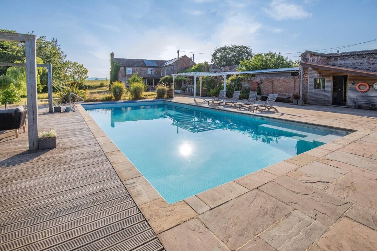 Farm House plus The Retreat -  Thriving Guest Business that sleeps 16 Photo 11