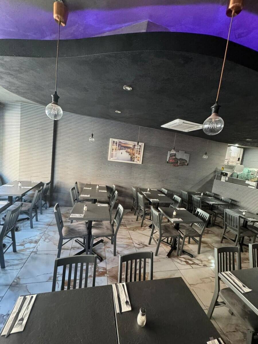 Italian restaurant for sale in Winchmore Hill, London