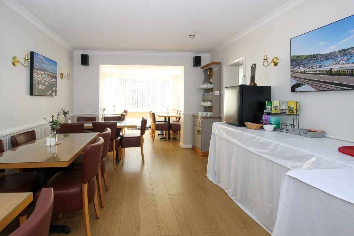 An 11-letting-bedroom former guest house