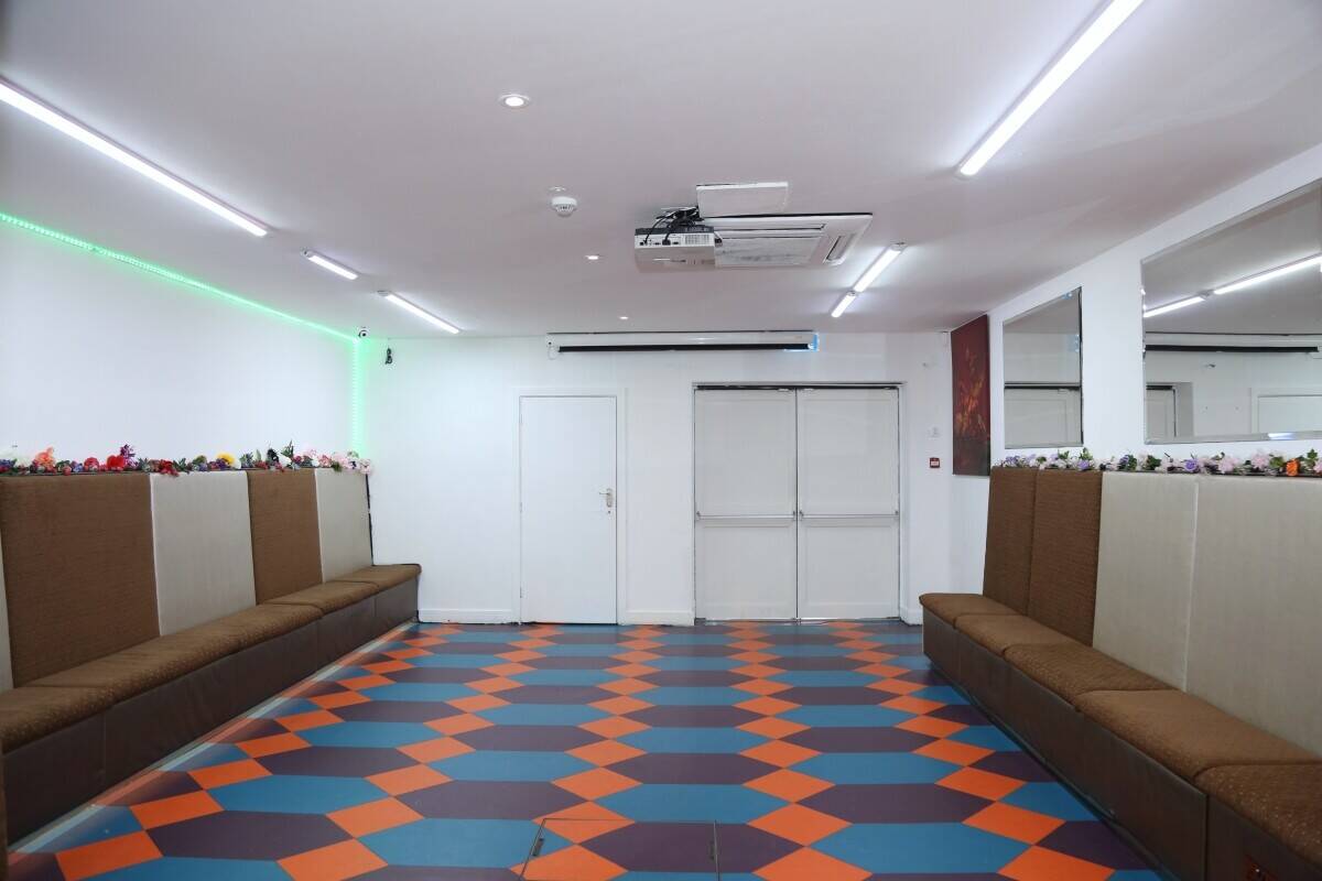 Bar and Events Venue with 4-Bed Accommodation for Sale – Leasehold- eastcote Photo 11