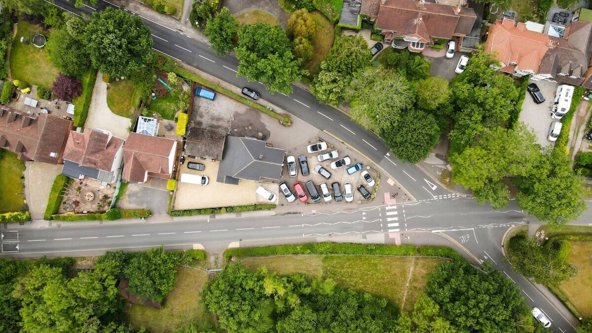 Car Sales Freehold Site including Workshop and 2 Apartments Photo 11