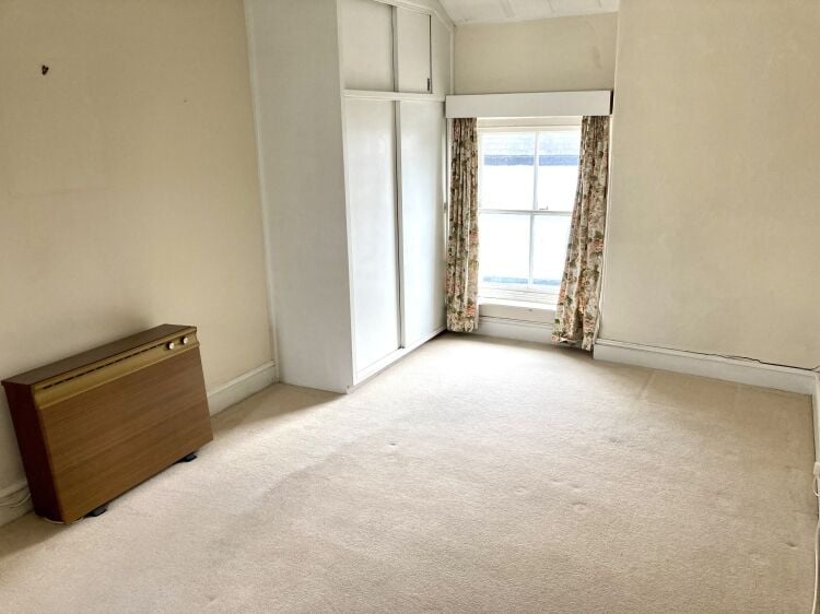 VERSATILE MIXED EMPTY COMMERCIAL PREMISES with LARGE 3 BEDROOM MAISONETTE