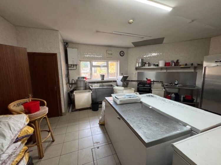 Leasehold Fish & Chip Takeaway Located In Coventry Photo 11