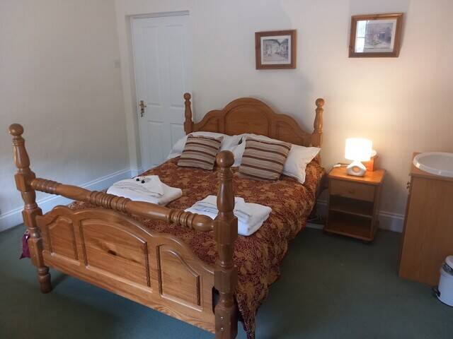 MONMOUTHSHIRE - ROYAL FOREST OF DEAN - TRADITIONAL VILLAGE PUB WITH LETTING ROOMS AND OUTSTANDING