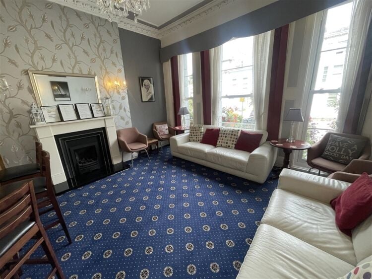 Elegant Victorian 12-bedroom hotel set on the English Riviera For Sale in Torquay Photo 11