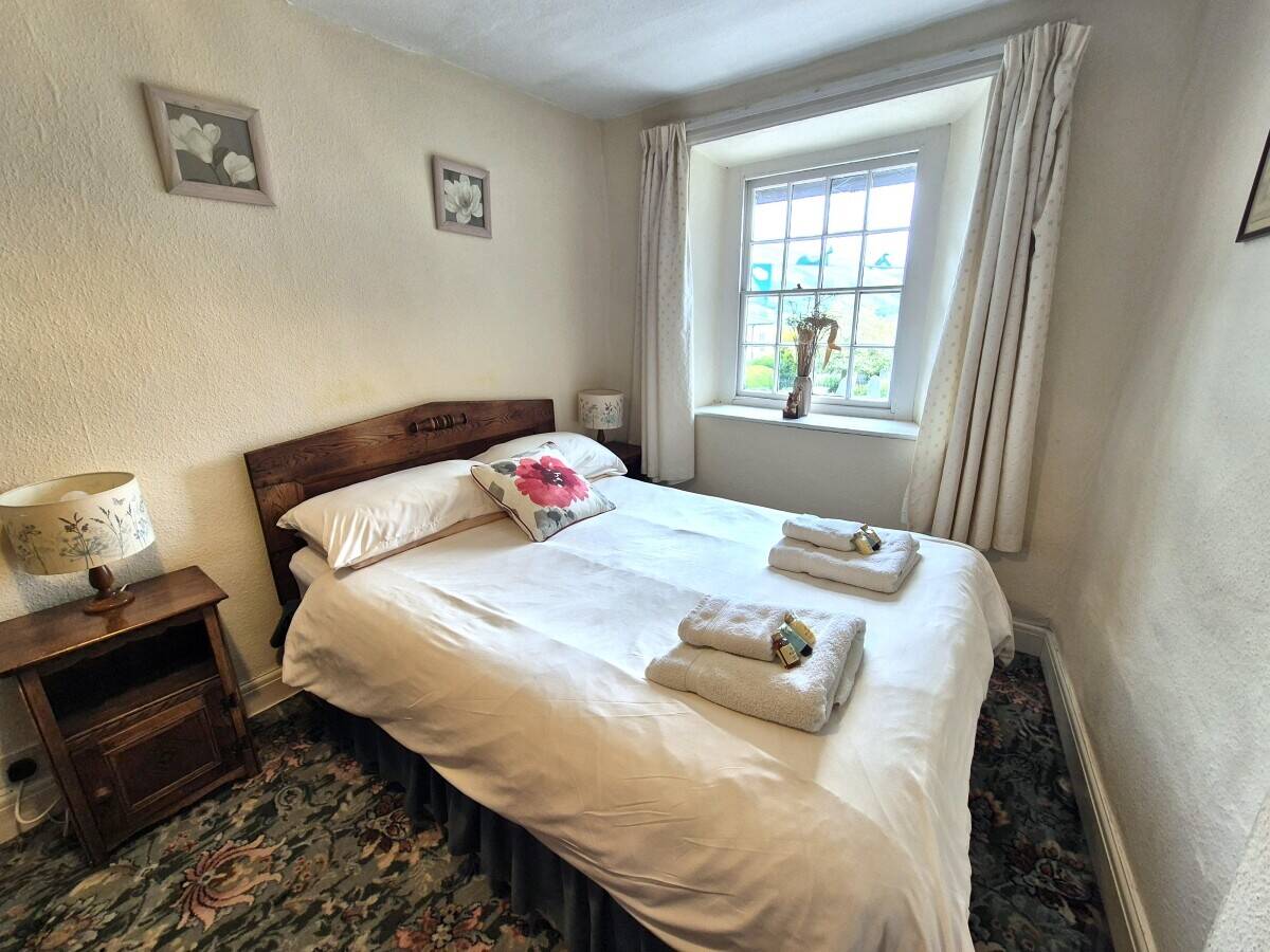 YORKSHIRE DALES - GRADE II LISTED PUBLIC HOUSE IN CHOCOLATE BOX LOCATION
