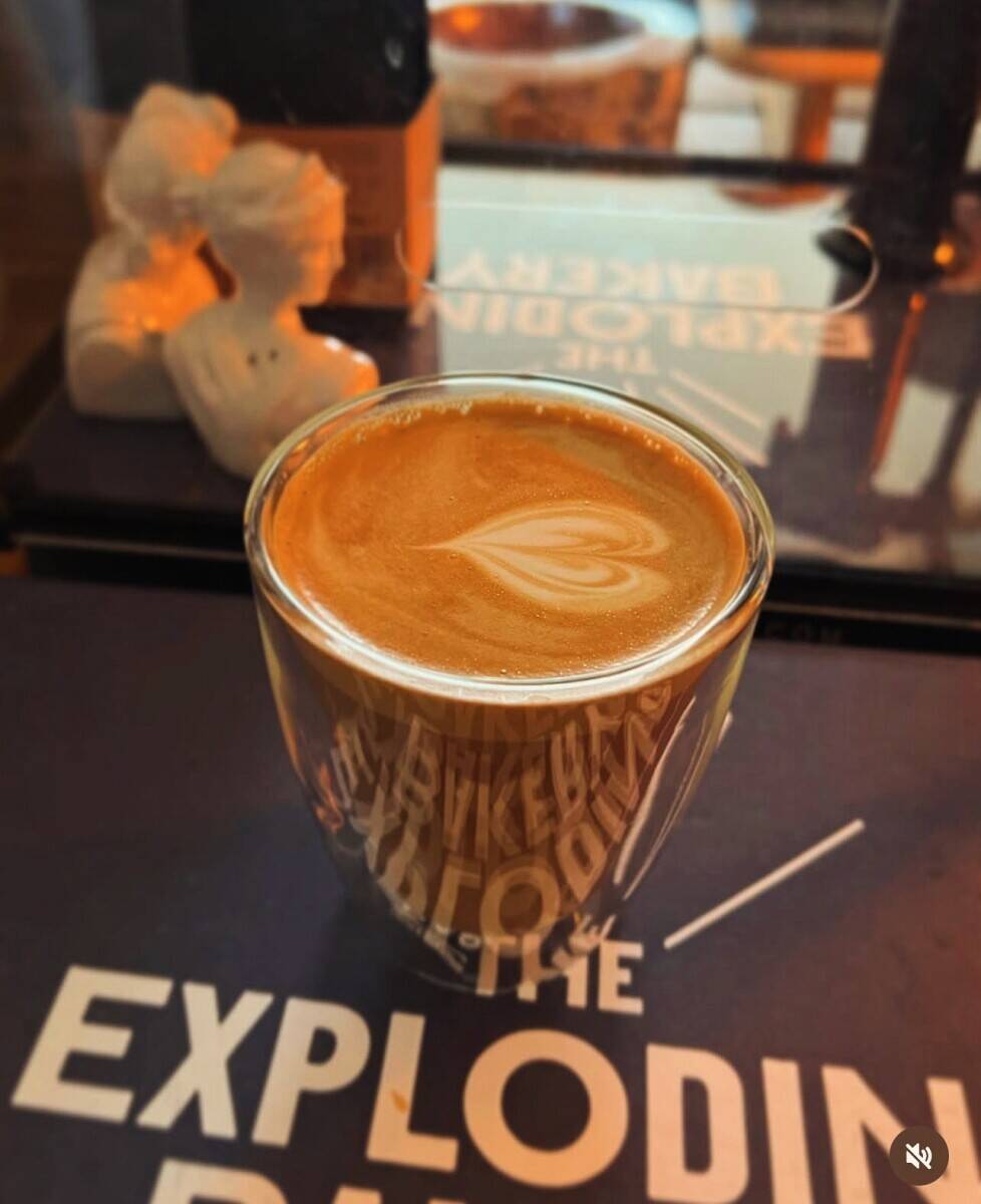 Coffee shop & Bar & Grill