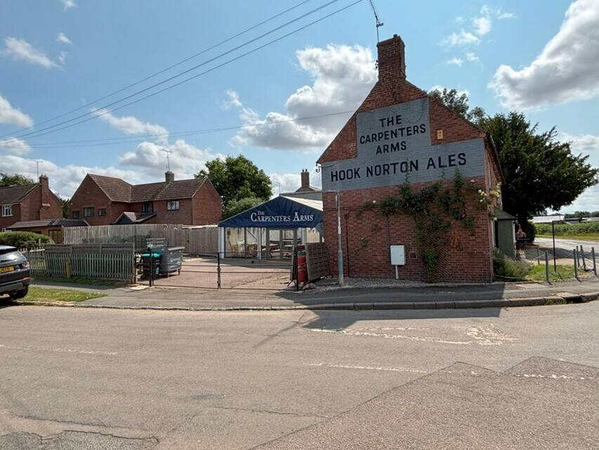 NORTHAMPTONSHIRE - VILLAGE PUB CLOSE TO THE OXFORDSHIRE AND WARWICKSHIRE BORDERS