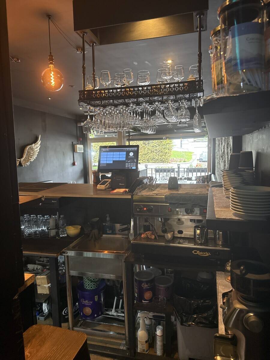 Cosy and fully-equipped Italian restaurant for sale in a prime London location