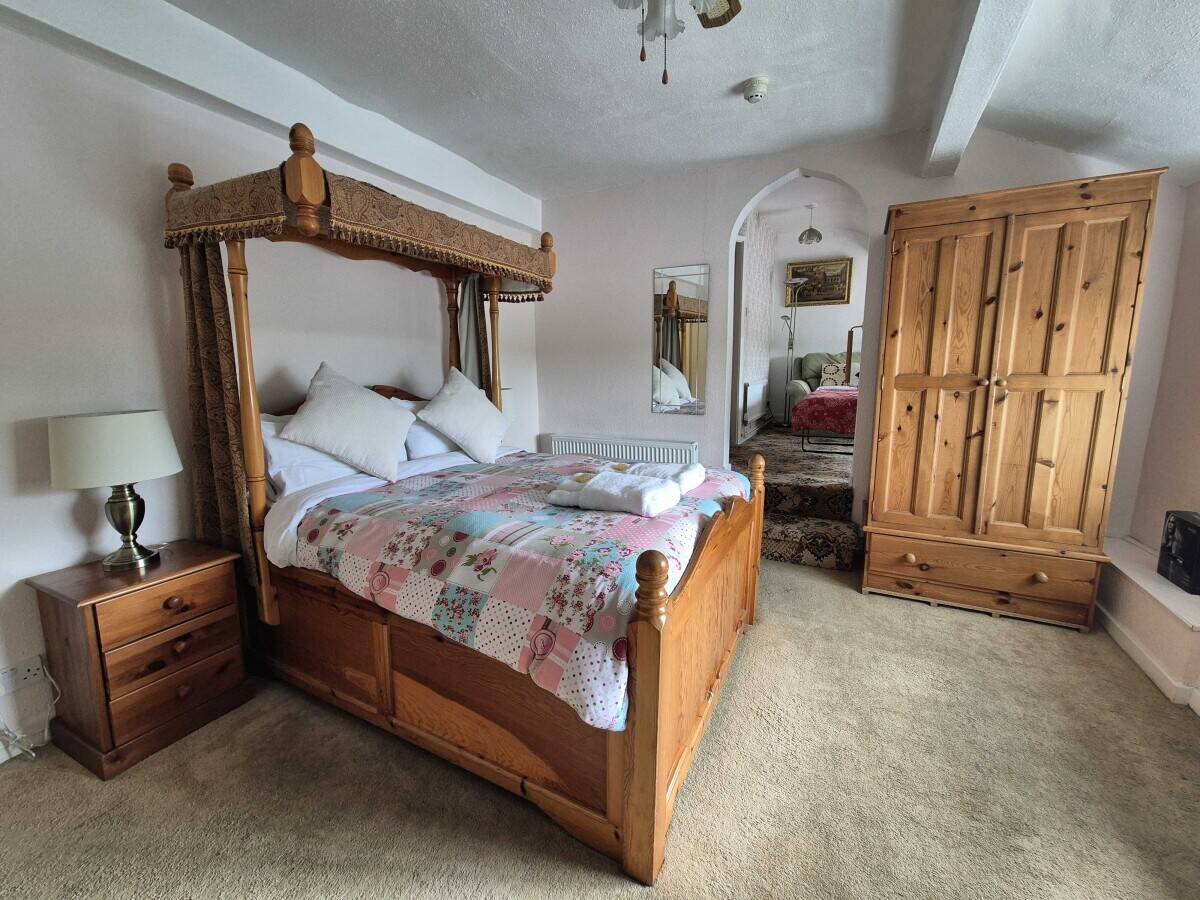 DENBIGHSHIRE - RENOWNED DESTINATION VENUE ON MOUNTAIN PASS