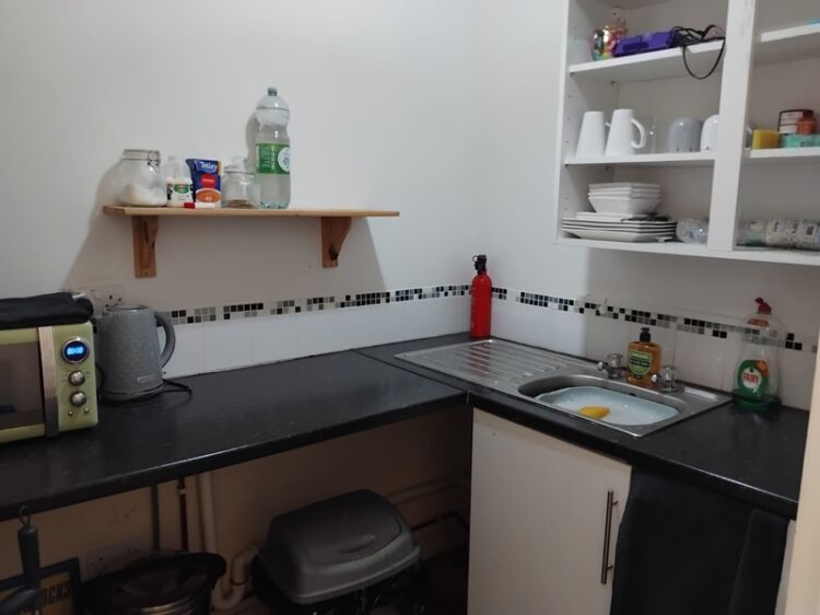 Be Your Own Boss in Beauty – Fully Equipped Salon for Sale
