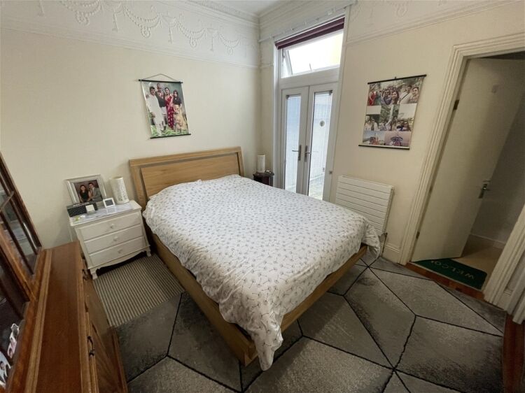 Beautifully presented guest house in a prime position close to Torquay Harbour For Sale in Torquay