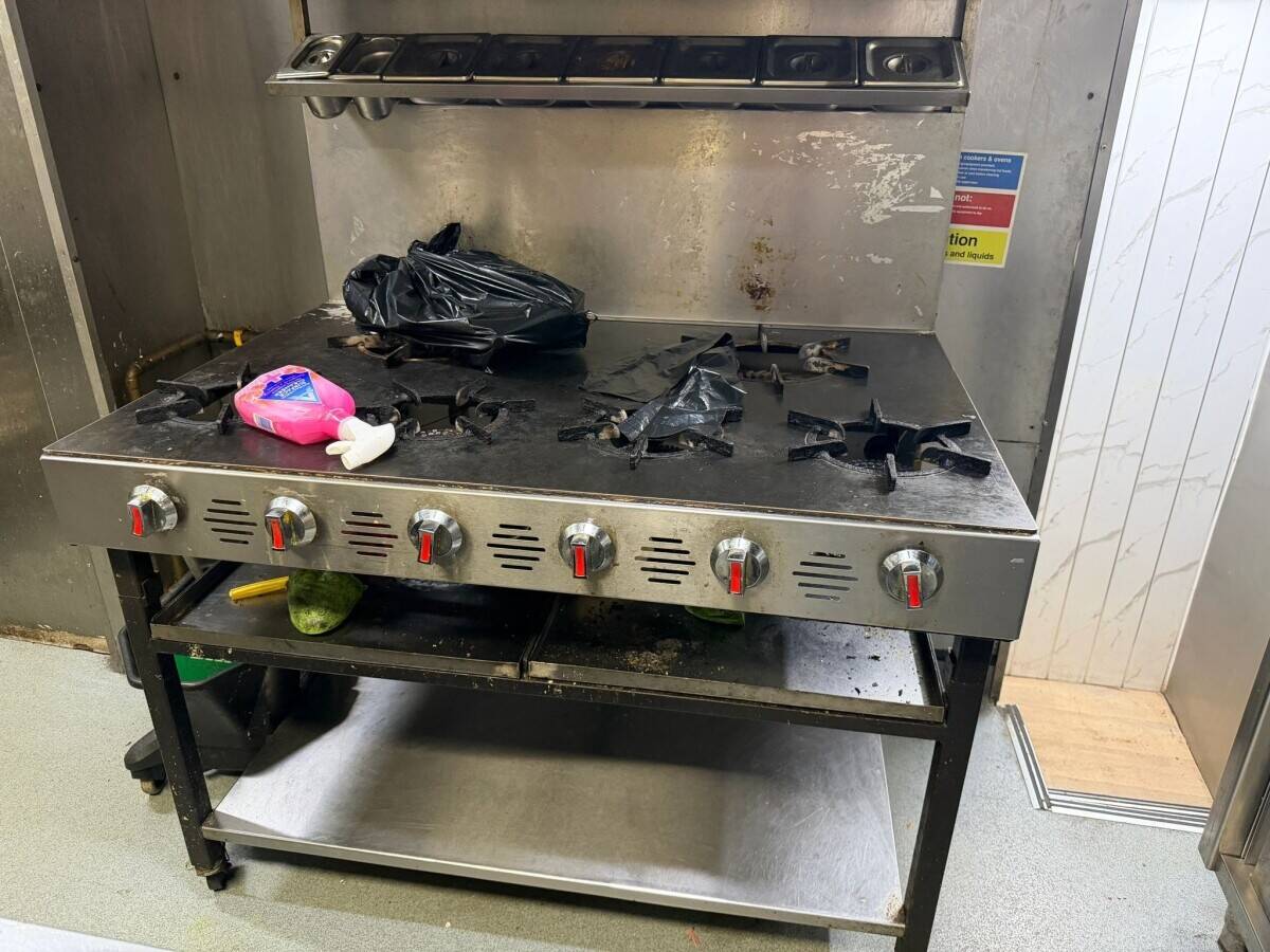 Restaurant and takeaway for sale Photo 11