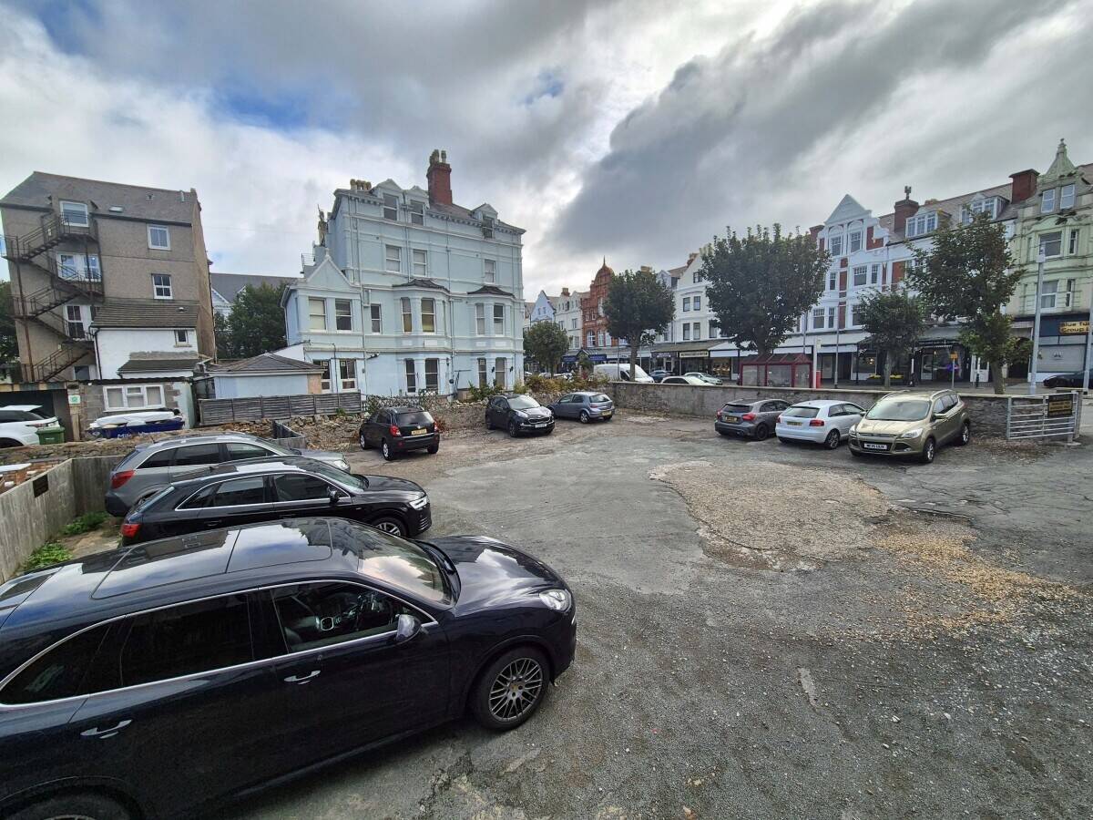 CONWY - SUBSTANTIAL SEASIDE PUBLIC HOUSE WITH PLANNING PERMISSION Photo 11