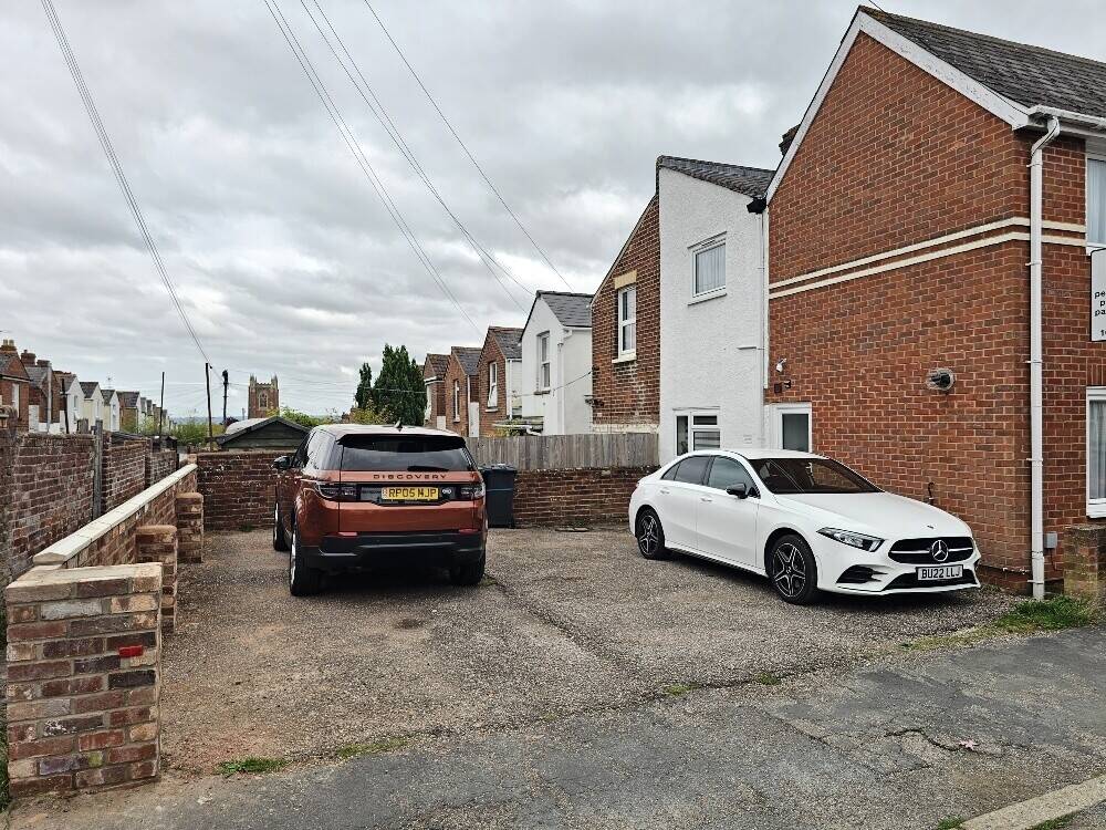 Established & Profitable Exeter Guest House With 6 Letting Bedrooms & Owners 1 Bedroom Accommodation