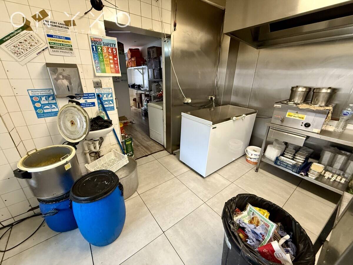 Oriental Takeaway with Accommodation in Farnborough